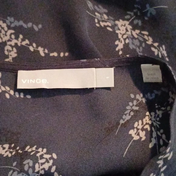 🔥🔥🔥Vince Spring navy blue floral henley blouse S - Picture 11 of 12